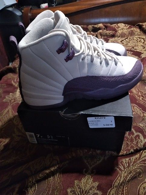 Size 7y, Air Jordan 12 Retro!!!