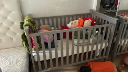 Crib comes w/ mattress