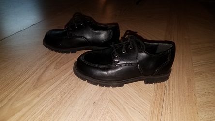 Boys shoes size 10
