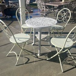 Cute Adorable Vintage Fold Up Chairs