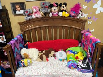 Toddler crib (that convert to a normal bed)