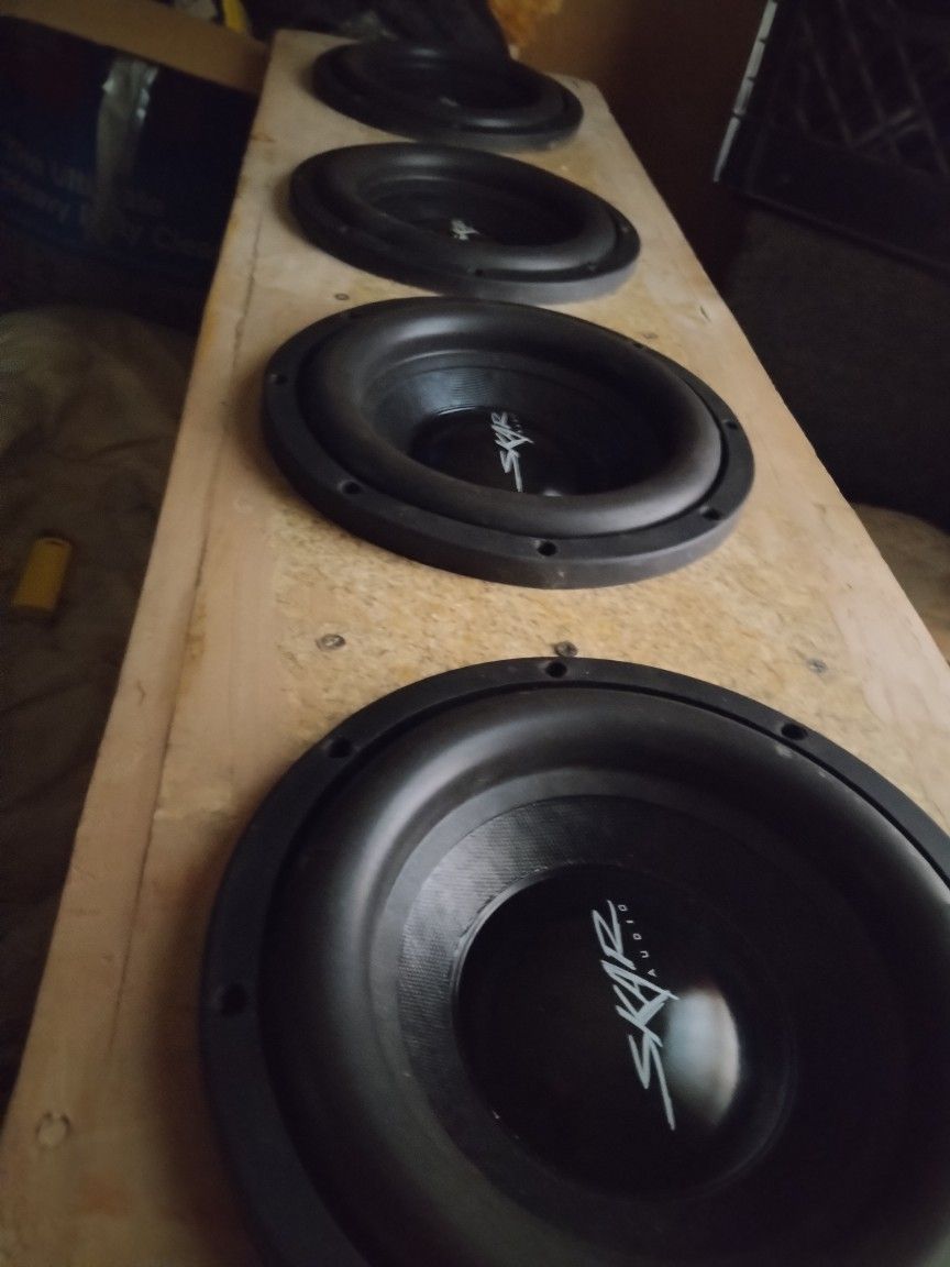 4 8in Skar Subwoofer Like New
