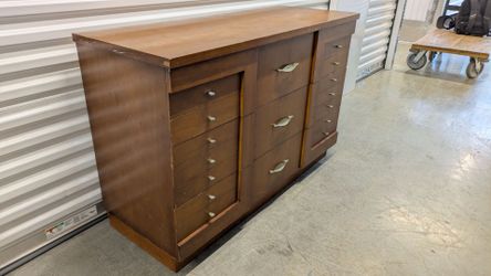 Mid Century dresser. Free delivery 👍