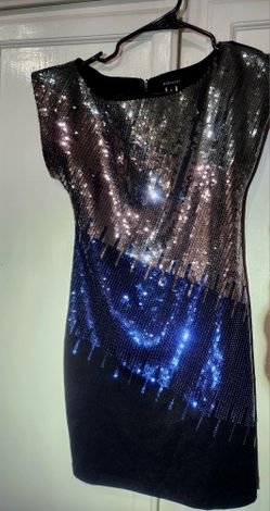 Beautiful  Dress ,very Stylish For The Holidays, Pick Up Palmdale Ca 