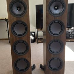 NEW Pair of KEF Q750 Speakers 