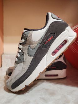 Men's Size 9 Nike Air Max 90