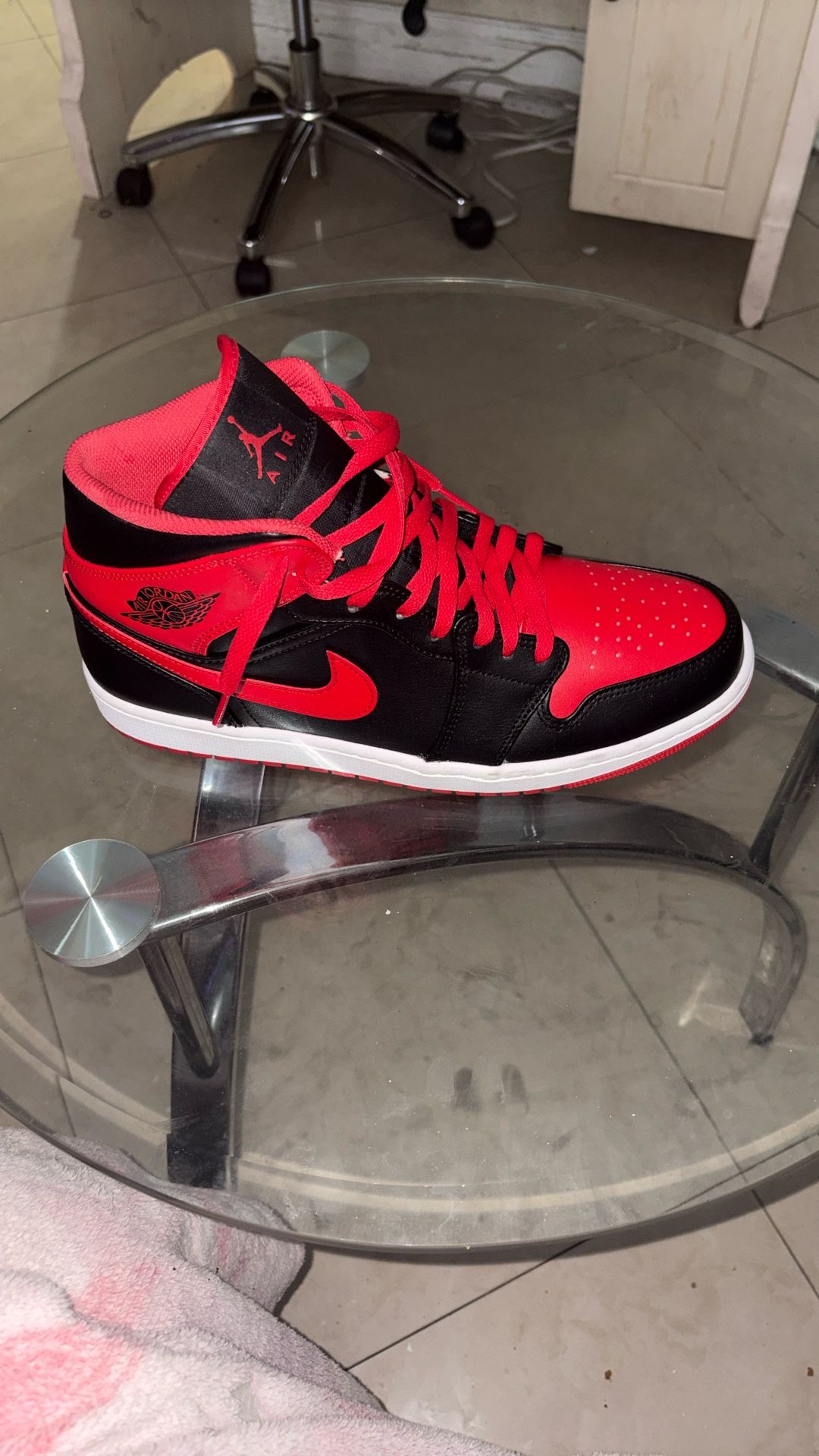Air Jordan 1 Mid Red & Black 