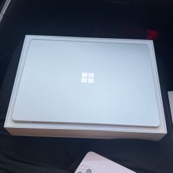 Microsoft Surface Laptop Go 