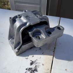 OEM VW/Audi Engine Mount (USED)