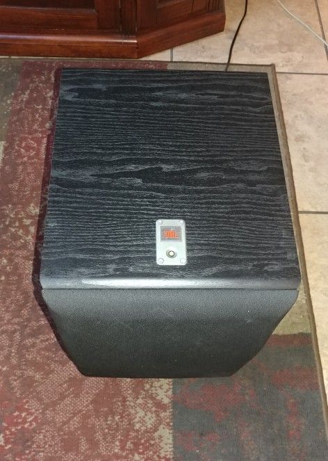 JBL Northridge E150P 10-Inch Powered Subwoofer with 150-Watt Digital Amplifier