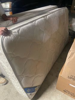 Free / gratis , Twins size bed, / Cama individual (tamaño Twin)