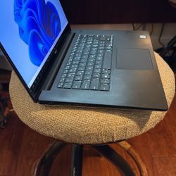 Dell Precision 5520 Xeon 4 Cores 