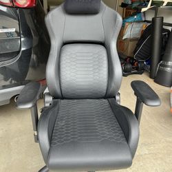 Razer Iskur (V1) - Black 