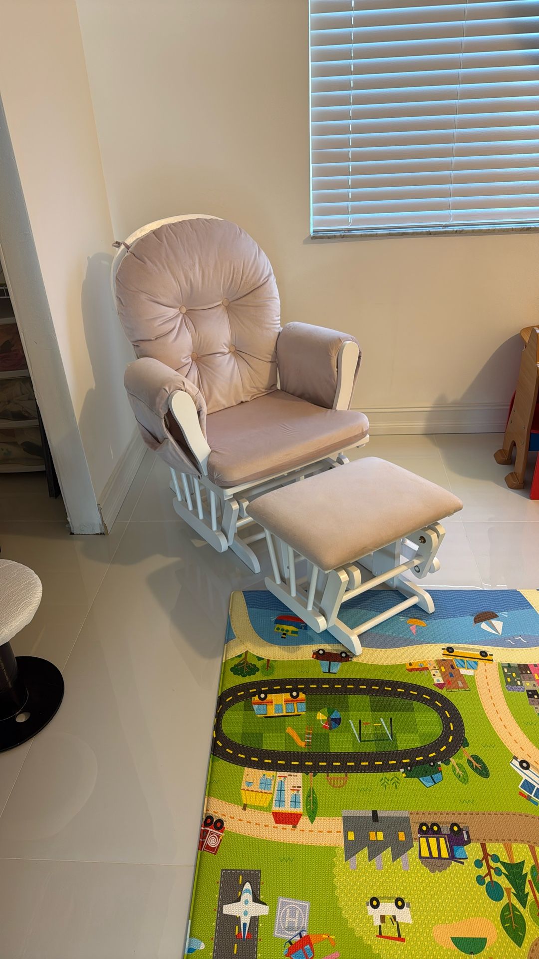 Nursery Rocking Chair With Ottoman Excellent Condition