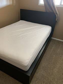 Full bed (mattress and frame)