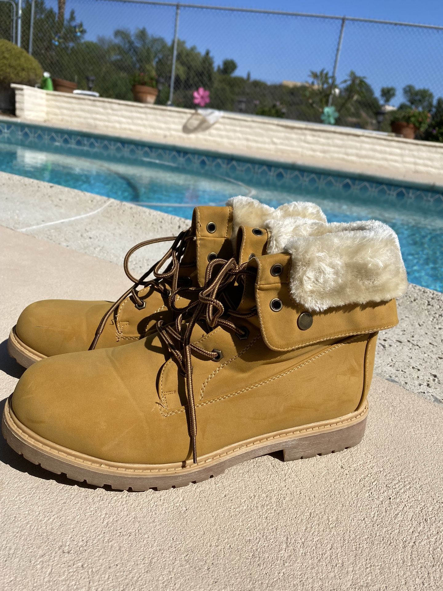 Fur Lined Tan Show / Hiking Boots