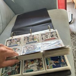 TOPPS BASEBALL CARDS LOT OF 663 CARDS