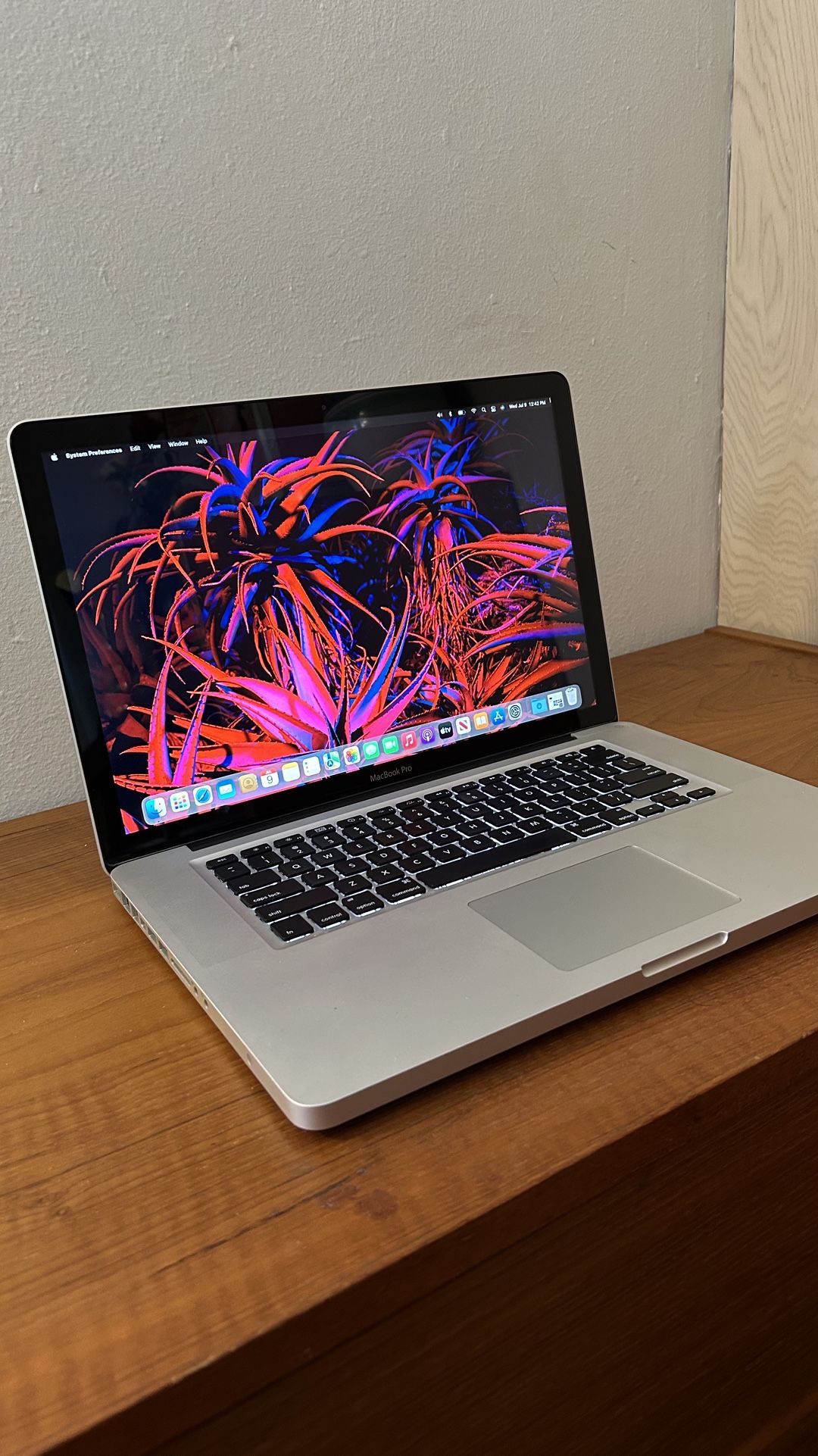 Apple MacBook Pro 15” I7/8GB/256GB SSD $175