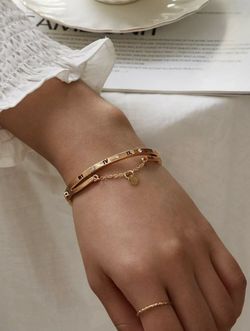 Stunning NEW Engraved Roman Numeral Women’s Fashion Jewelry Bangle Bracelet