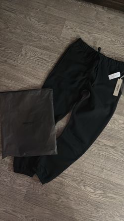 Black Essentials Sweats