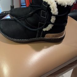 Uggs Women Boots Size 7