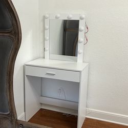 Girls Makeup Stand With Mirror
