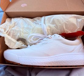 Vans UltraRange EXO True White Women’s Sneakers Lightweight Comfort