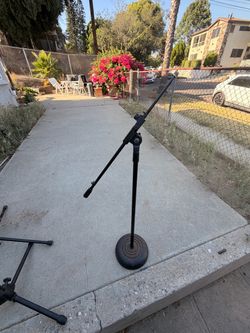 Heavy Duty Round Base Boom Microphone Stand – Adjustable