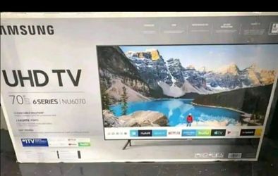 NEW IN BOX 70 SAMSUNG TV