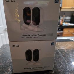 Arlo essential CAMERAS