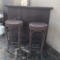 PATIO BAR $450