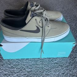 Nike Zoom Stefan Janoski L, Sz 10 (Khaki / Brown-White-Gum Light Brown)