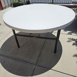 12 FOLDING TABLES LIKE NEW