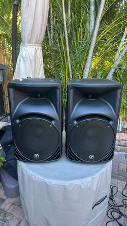 2x - Mackie SRM450v3 12” 1000 watt Speakers