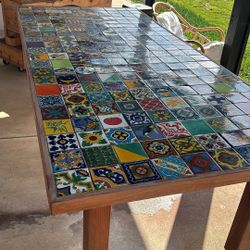 BEAUTIFUL VINTAGE TILE TABLE