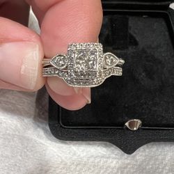 Women’s Engagement Ring And Wedding Band