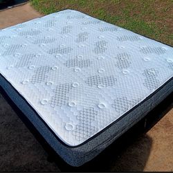 Very Nice Queen Size Plush Mattress / Like New 