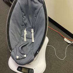 4Moms Mamaroo Multi Motion Bassinet swing