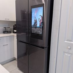 Samsung Family Hub Smart Refrigerator – Stainless Steel – Excellent Condition