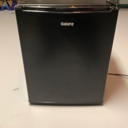 Galanz Mini Fridge 