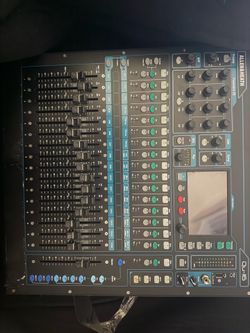 Used Allen & Heath QU16 Digital Mixer with soft gator bag