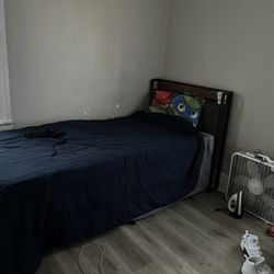 Twin Bed Frame With 2 Mattresses 