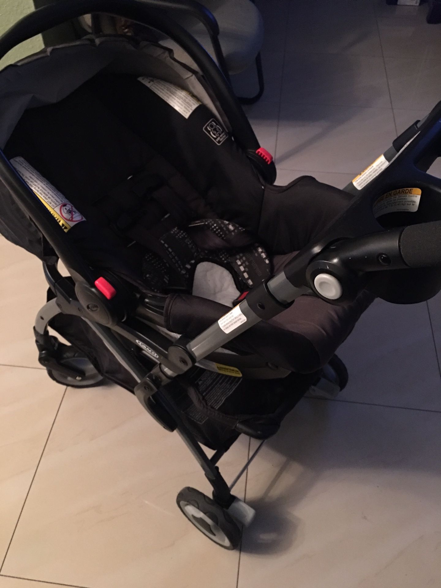 Graco Snugrider Elite Stroller and Car Seat with base