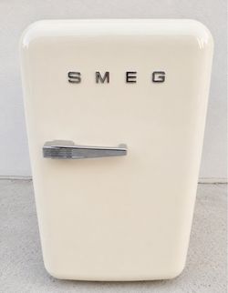 SMEG Mini Fridge Cream