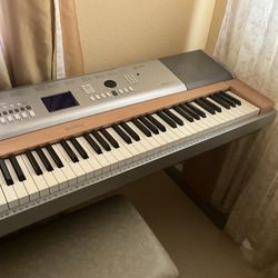 Yamaha DGX-620 88 Key Weighted Keys Portable Grand + stand + pedal