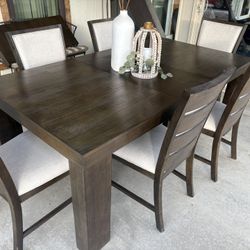 Beautiful Dinning Table 