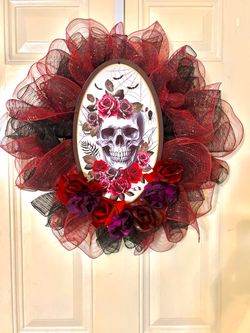 Skull and Roses Halloween Wreath