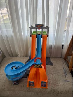 Hot Wheels/Fisher-Price racing track