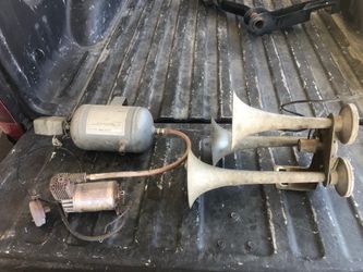Vi air compressor tank and train horn