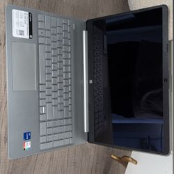 HP - 15.6" Touch-Screen Full HD Laptop- Silver 